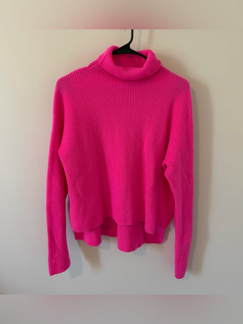 Brodie Cashmere Hot Pink Ribbed Turtleneck Sweater Women’s Size XS